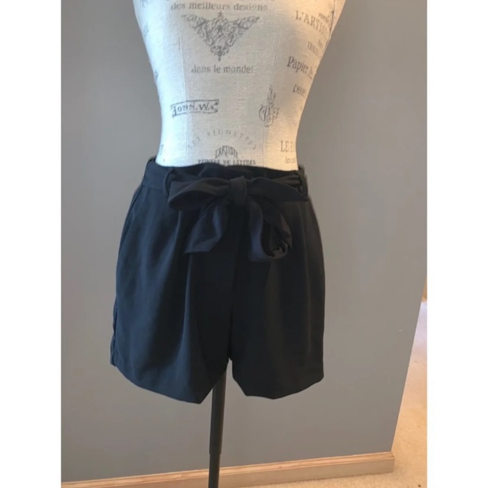 Black Loft Fluid Tie Waist Shorts Size 8 NWT